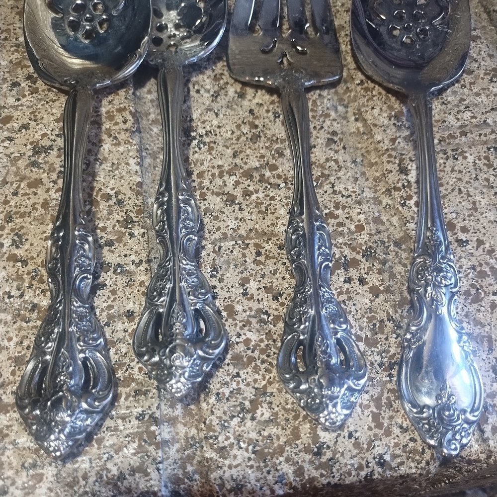 Oneida Heirloom Serving Set - Picture 14 of 14